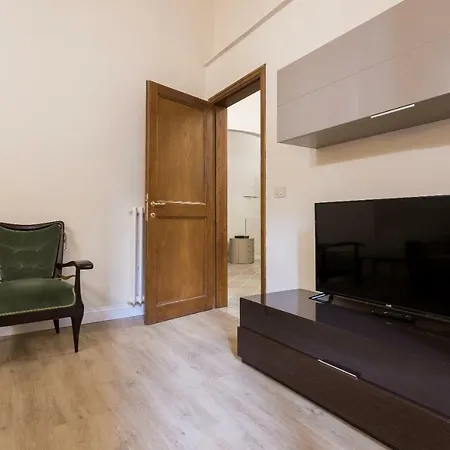 Duomo 2 Bedroom Apartment *