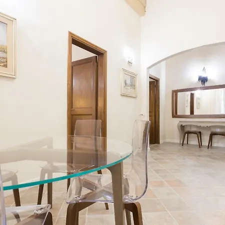 Duomo 2 Bedroom Apartment *